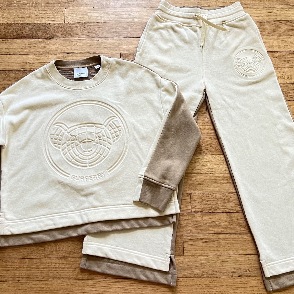 Burberry 8 yers set (pants and sweatshirt)